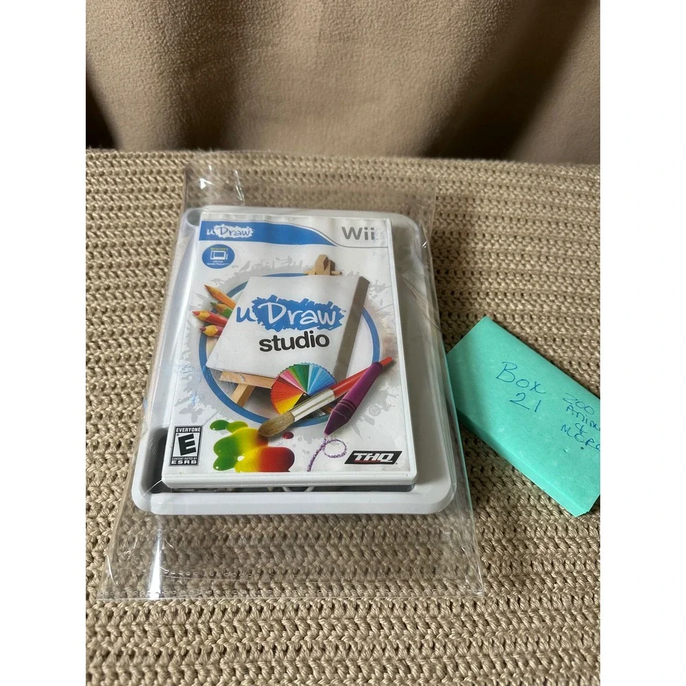 uDraw Game Tablet White for Nintendo Wii with uDraw Studio Game Bundle